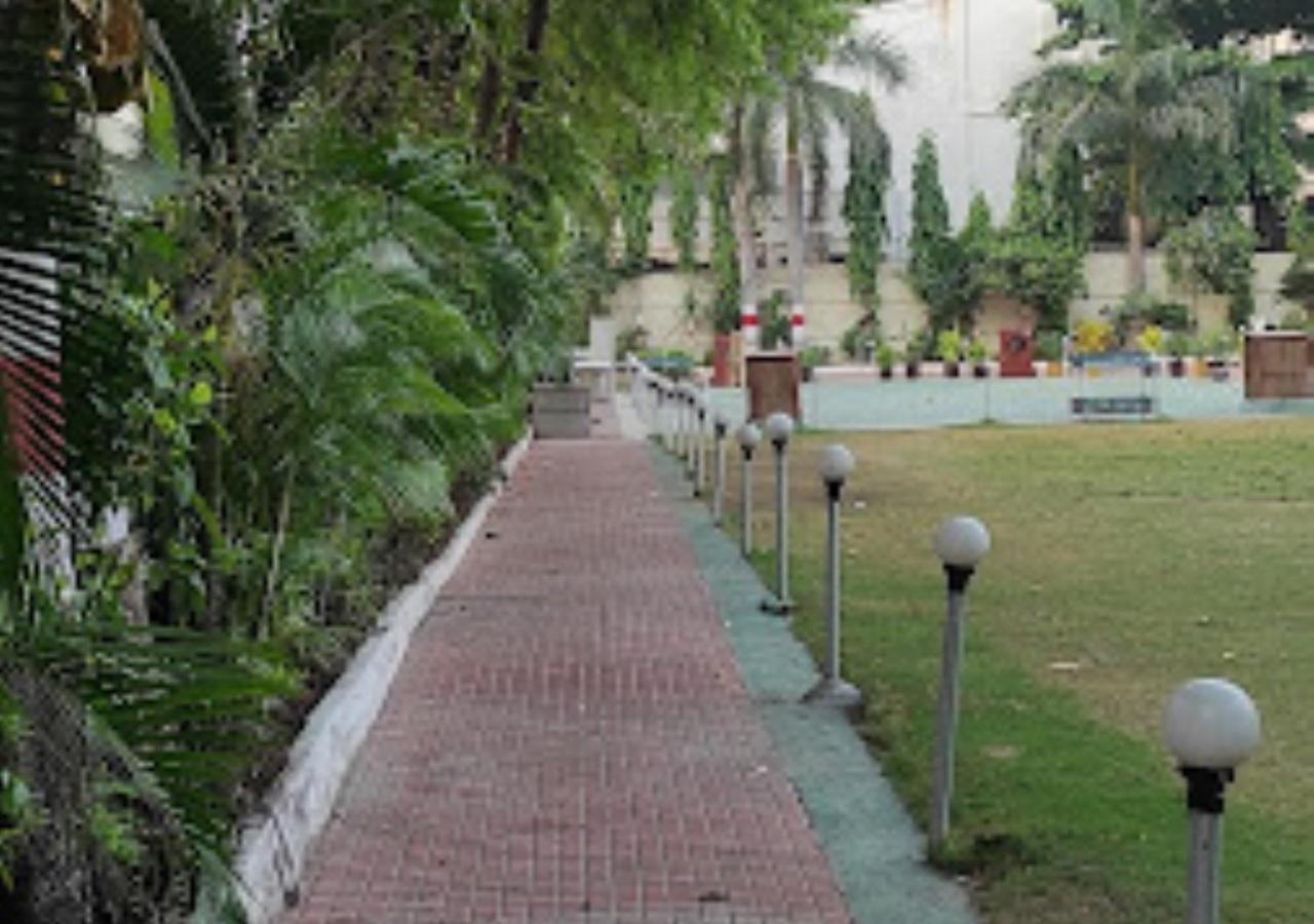 Hotel Blue Paradise Chandrapur Eksteriør billede