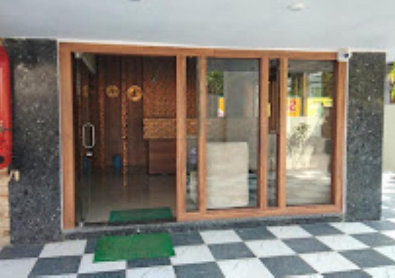 Hotel Blue Paradise Chandrapur Eksteriør billede