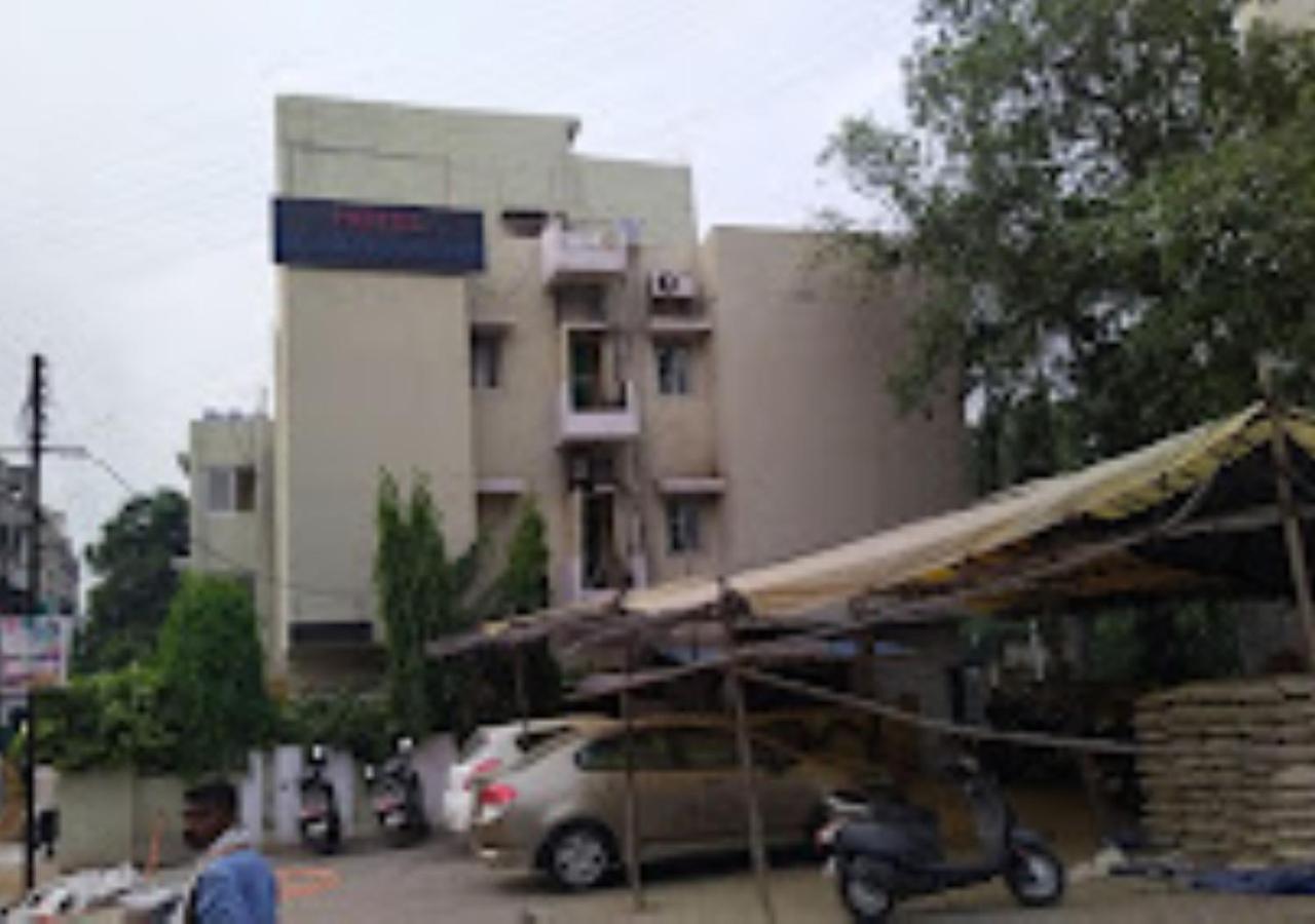 Hotel Blue Paradise Chandrapur Eksteriør billede